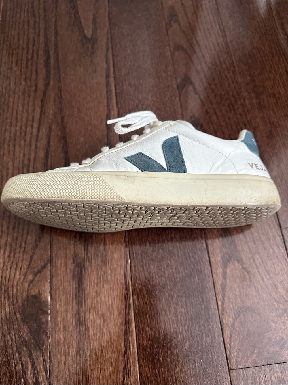 Veja White Leather Sneakers with Blue-Green V Accent. Size 7 - Picture 6 of 11